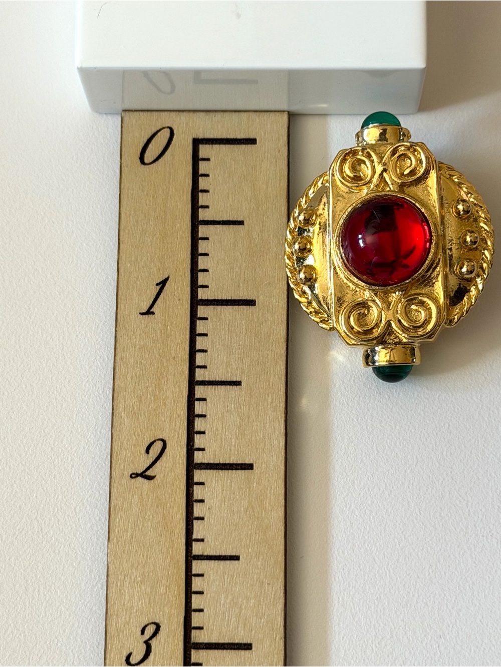 Mogul inspired Gold-Tone Clip-On Earrings Red & Green Glass Cabochon Stones - Picture 5 of 5